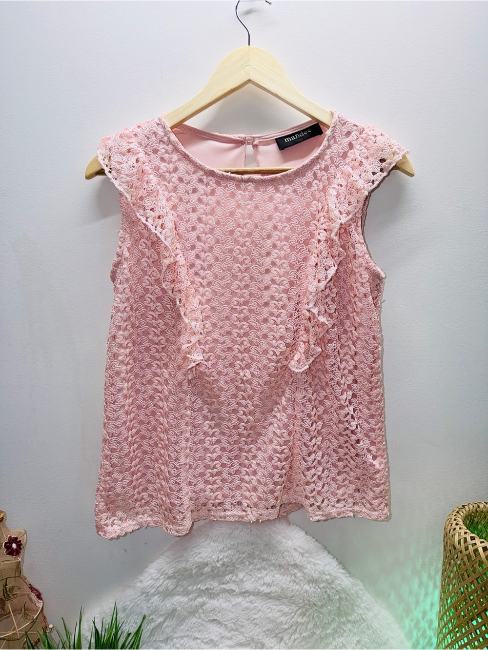 Pink Lace Ruffle Lined Sleeveless Summer Light Weight Effortless Fun Top 🌺